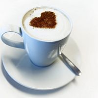 В Айзкраукле мужчина с ножом напал на посетителей кафе