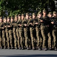 В армию их! В латвии нашлись 34 тысячи молодых бездельников В армию их! В латвии нашлись 34 тысячи молодых бездельников