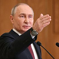 СМИ сообщили о просьбе Путина к бизнесу «скинуться на войну». У Кремля другая версия