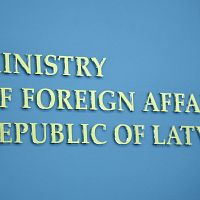Скандал в соцсети: «МИД Латвии в Узбекистане и Казахстане рекламирует по-русски латвийские визы»