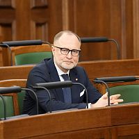 А что он мог решить с такими советниками: Межлс обратил внимание на Бюро Спрудса