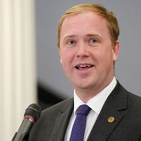 Минимум на 10 центов сегодня должно подешеветь топливо в Латвии: министр