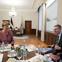 Президент Латвии обсудит с должностными лицами трансатлантические отношения —  и ни одного мужчины!