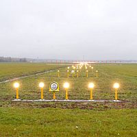 Ночной хаос в Рижском аэропорту: рейсы перенаправили аж в Данию, люди спали на полу