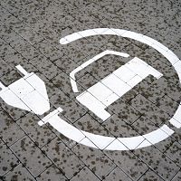 Электромобили для государства в 8 раз ценнее детей? Абсурдные приоритеты Латвии