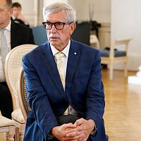 Экс-премьер Эмсис: борьба против олигархов была ошибкой — из-за неё мы теперь отстаём