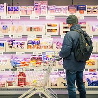 А вы на еде экономите? Народ Латвии стал отказываться от привычных продуктов А вы на еде экономите? Народ Латвии стал отказываться от привычных продуктов