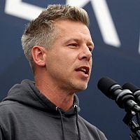 Принесенный ветром. Кто такой Петер Мадьяр, победивший Виктора Орбана