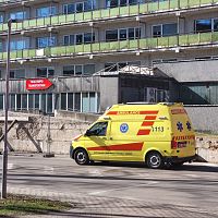 Пациенты ждут часами: у больницы Страдыня снова пробки скорых