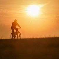 Небо над Европой стало оранжевым: на континент идет облако сахарской пыли