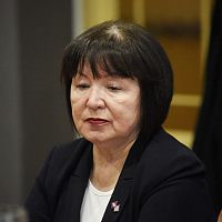 Сидит в нашем кафе и ест руками! Ланга снова в шоке (ФОТО)