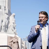 «Борьба против русского языка разделяет Латвию!» Айнар Шлесерс «Борьба против русского языка разделяет Латвию!» Айнар Шлесерс