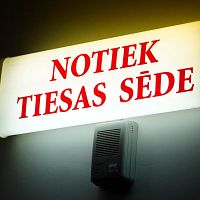 Судья воровала 17 лет? В хищении 137 тысяч евро обвиняют судью Рижского района