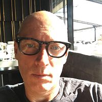 Алвис Херманис вернулся из путешествия по Африке и шокирован родным болотом Алвис Херманис вернулся из путешествия по Африке и шокирован родным болотом