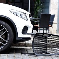 Aptauja: Degvielas cenu kāpuma dēļ Latvijā 23% iedzīvotāju mazāk brauc ar auto