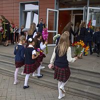 Пришлось уволить почти всех учителей, родителям отвести сына к психологу: переход на латышский, пример одной школы