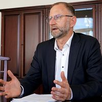 «В ад тоже надо доехать»: министр объяснил зачем нужны рейсы в Россию