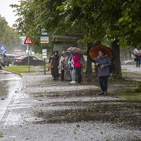 Внимание: оранжевое предупреждение о грозах на юго-востоке, возможен град; а что завтра?