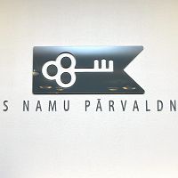 Они в ужасе? Как Rīgas namu pārvaldnieks вдохновился у классиков кинематографа