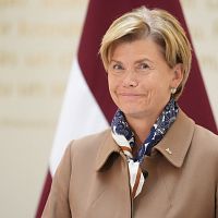 Браже неправильно составила налоговую декларацию. Как наказали министра?