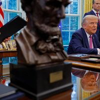 Статус русского языка и сворачивание иностранной помощи: FT о деталях мирного плана США