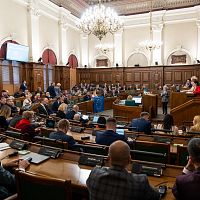 Стало известно, кто из депутатов Сейма больше всего получает; за что и кто в топе?