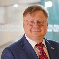 «Чё?» Каспарс Спунде снова недоволен русскими детьми в школе