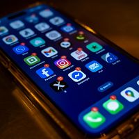 Плати или проваливай: мобильный оператор навязал услугу, от которой нельзя отказаться Плати или проваливай: мобильный оператор навязал услугу, от которой нельзя отказаться