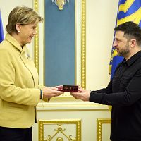 Вот те крест: Зеленский вручил Браже государственную награду Украины