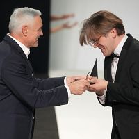 Получили премию и тут же подняли цены: театралы возмущены свободным рынком