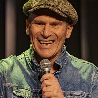 Российские звезды в изгнании запускают развлекательный телеканал для уехавших