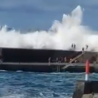 Смертоносные волны Тенерифе унесли жизни трех человек, ещё 15 ранены (ВИДЕО)