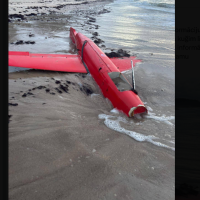 В Лиепае на пляж выбросило беспилотник: власти уже прокомментировали