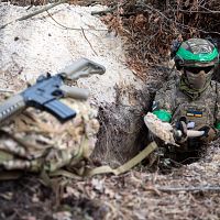 Зеленский согласен вывести войска из подконтрольной Украине части Донбасса, если туда не войдут россияне