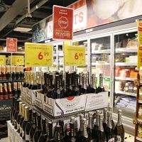 Неправильная ёлка: PTAC выявил в торговых центрах нарушения закона об алкоголе