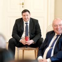 Ссылаясь на войну в Украине, мы ограничиваем права избирателей: Хелманис вспомнил о демократии