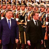 Заставьте Россию прекратить войну: Макрон прилетел в Пекин Заставьте Россию прекратить войну: Макрон прилетел в Пекин