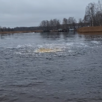 Кит или НЛО? Рижанин заснял загадочное явление на озере Юглас (ВИДЕО) Кит или НЛО? Рижанин заснял загадочное явление на озере Юглас (ВИДЕО)