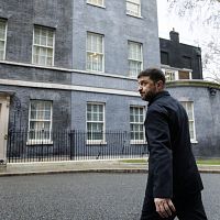 Зеленский готов вынести вопрос об уступке Донбасса России на референдум Зеленский готов вынести вопрос об уступке Донбасса России на референдум