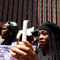 Убивают по 15 женщин в день: в ЮАР объявили феминицид национальной катастрофой