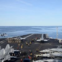 Иран заявил, что атаковал американский авианоцец. Растёт число жертв в Израиле