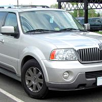 Латвия передаст Украине 21 авто, в том числе внедорожник класса люкс Lincoln Navigator Латвия передаст Украине 21 авто, в том числе внедорожник класса люкс Lincoln Navigator