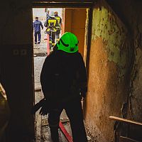 Жильцы выбегали на мороз раздетые, в тапочках: пожар на Саркандаугаве Жильцы выбегали на мороз раздетые, в тапочках: пожар на Саркандаугаве