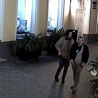 Рижская полиция просит опознать двух мужчин (ФОТО)