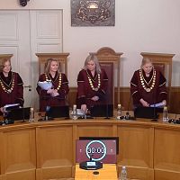 Конституционный суд начал рассмотрение дела о праве общественных СМИ вещать на русском