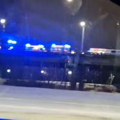 «Куча скорых, пожарка, полиция»: ночное ДТП на Островном мосту в Риге (ВИДЕО) «Куча скорых, пожарка, полиция»: ночное ДТП на Островном мосту в Риге (ВИДЕО)