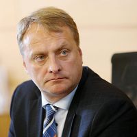 Ремонтировал машину на муниципальные деньги: в Видземе осудили бывшего мэра