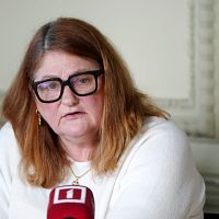 «Абсолютная чистота стиля»: в соцсети возмущены нарядом сотрудницы Минкульта (ВИДЕО)