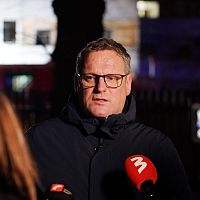 «Вы называете нас клоунами?» Жители взорванного дома в гневе на мэра Риги (ВИДЕО)