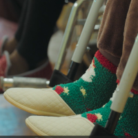 «Говорят на разных языках, но сердце и душа понимают всё»: вдохновляющее видео из социального дома